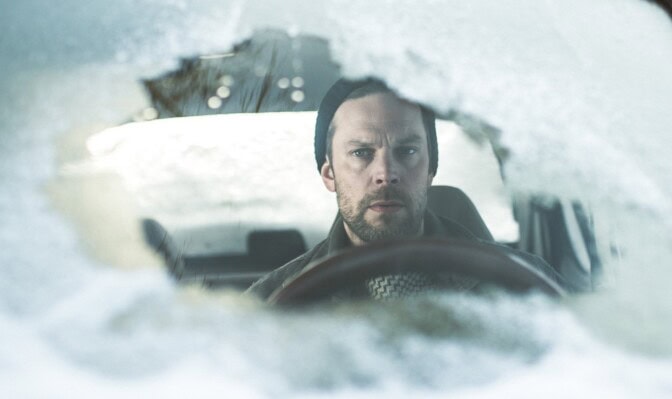 Tänään tv:ssä: Mikko Nousiainen esittää potkut saanutta pappia vuoden 2018 elokuvassa – Humoristinen katsaus nyky-Suomesta