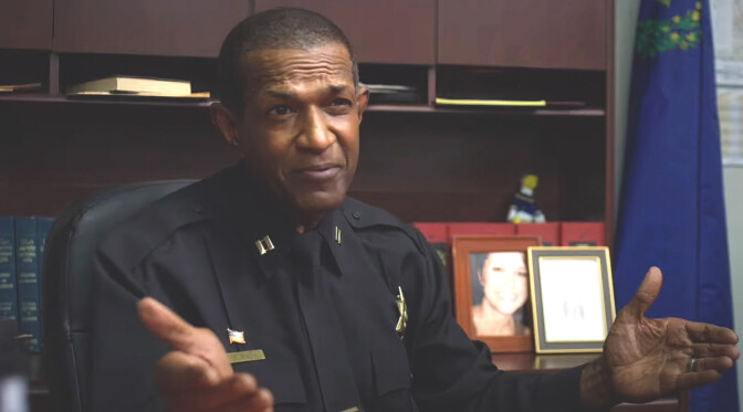 Rif Hutton on kuollut – Teinitohtori-näyttelijän ura kesti vuosikymmeniä