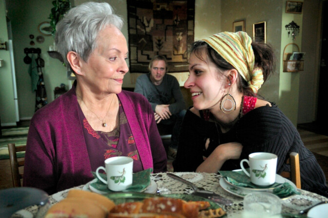 Illalla tv:ssä: Seitsemän naisen elämäntarinat risteävät – ”vaikuttava elokuva” maltillisesta budjetista huolimatta