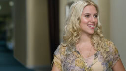 Netflixiin lisätty romcom sai alkunsa yhdestä Sinkkuelämää-sarjan ikonisesta repliikistä – mukana monta supertähteä kuten Scarlett Johansson
