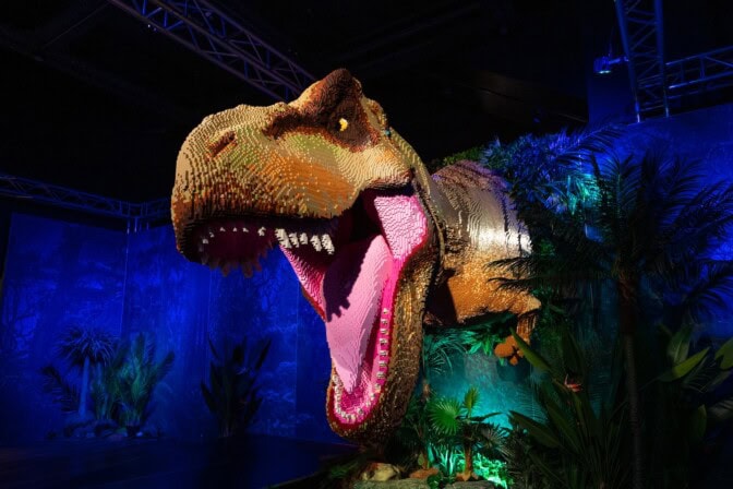 Jurassic World -maailmaan pohjautuva Lego-näyttely tulee Suomeen – Mukana 200 000 palikan dinosaurus