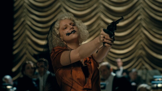 Nyt HBO Maxissa: Hirviöklassikko sai uuden kolmen tähden version Maggie Gyllenhaalin käsissä – pääosissa Oscar-voittajat