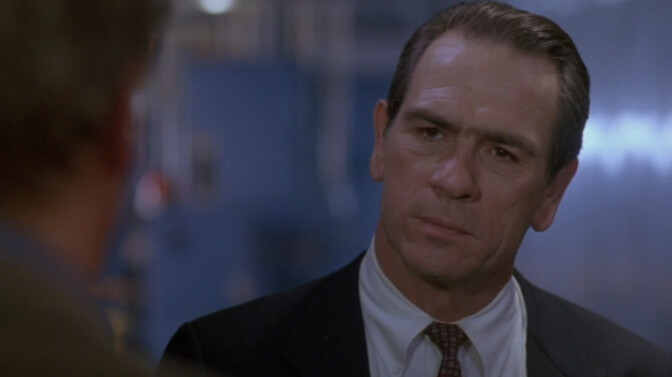 Illalla tv:ssä: Tommy Lee Jones pilkkasi ennen yleisön tuomiota hittileffaansa – voitti sitten Oscarin ja Golden Globen