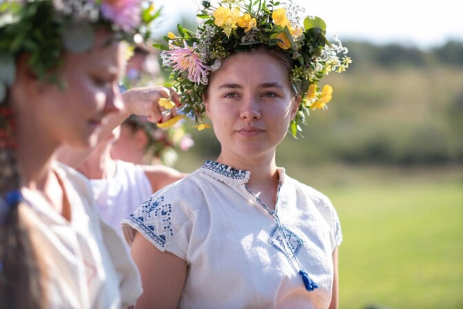 Täydellinen lisäys HBO Maxiin – viiden tähden kauhuelokuva kertoo juhannuksesta!