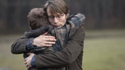 Nyt suoratoistossa: Mads Mikkelsen loistaa musertavassa huippuleffassa – ”Tunnelma on tukahdutetun painostava”