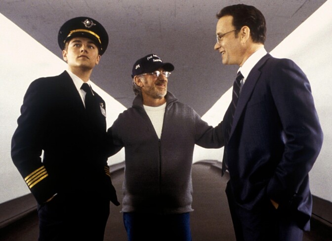Tänään tv:ssä: Viihdyttävä elokuva vuodelta 2002 – Laadun takeina Leonardo DiCaprio, Tom Hanks ja Steven Spielberg!
