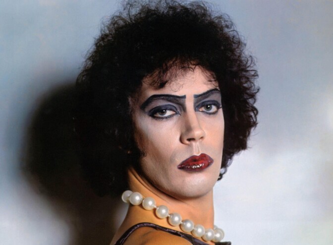 Muistatko Yksin kotona 2:n epäluuloisen hotellivirkailijan? Tim Curry kuoli 80-vuotiaana – tässä 6 unohtumatonta roolia