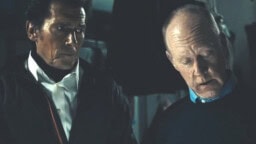 Täältä tulee Roger Mooren poika! Tähdittää hyvin James Bondilta kuulostavaa elokuvaa